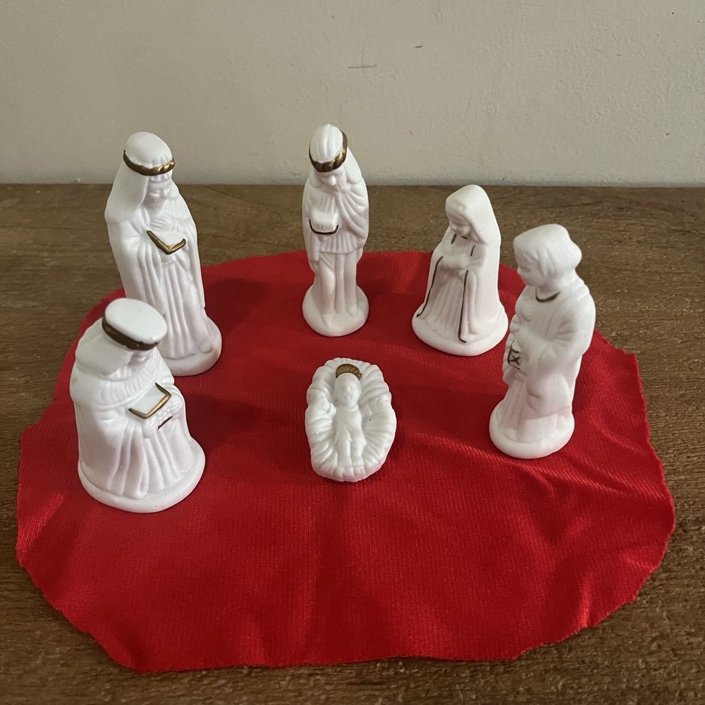 Vintage Miniature Porcelain Nativity Set 6 Pc White Gold Christmas Original Box